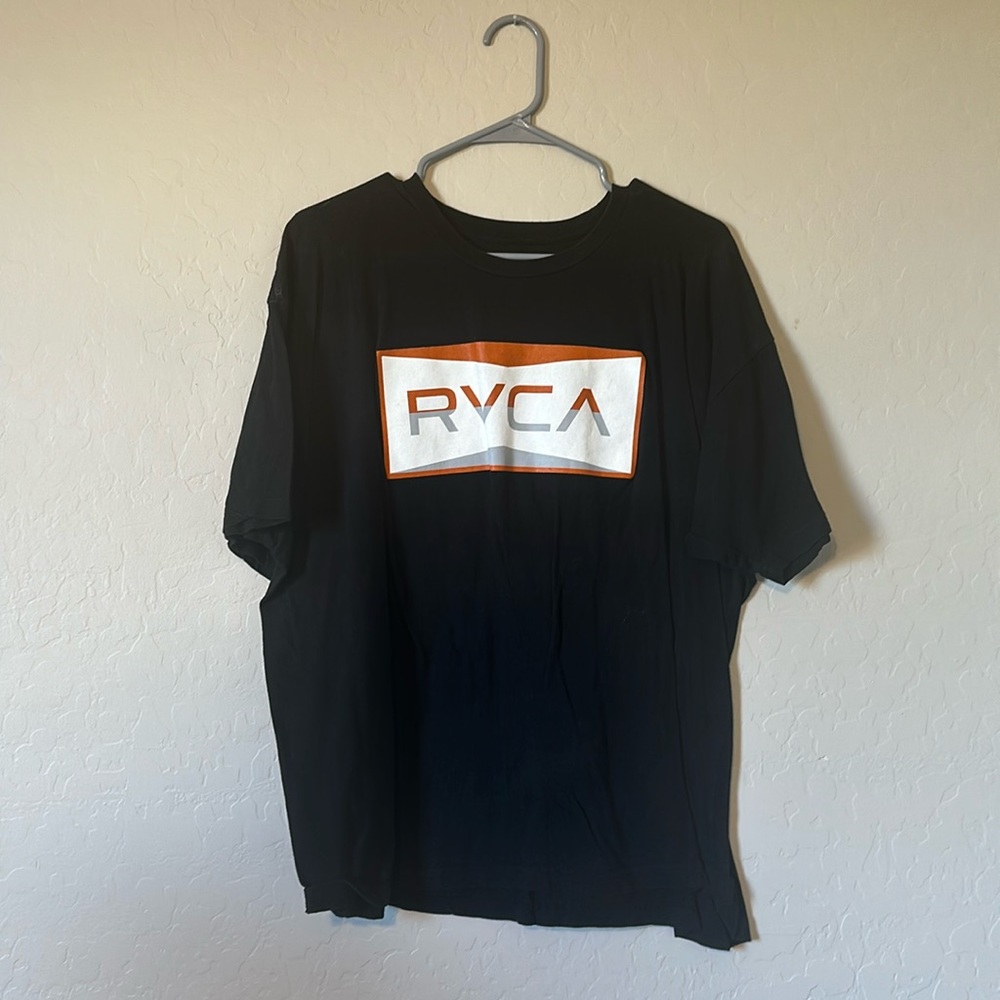 Short sleeve black T-shirt